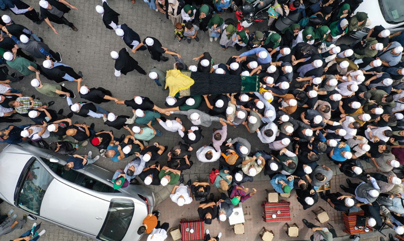 Ömer Tuğrul İnançer ebediyete uğurlandı sevenleri yalnız bırakmadı - Resim: 1