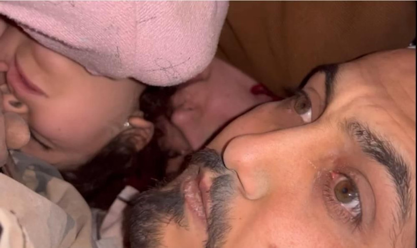 Depremde ikinci kat birinci kat oldu! Enkaz altındaki aile o anlarını kaydetti, yok olan kattan sağ çıktılar! - Resim: 1