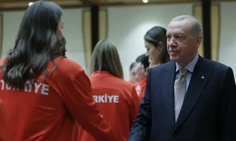 Kadın voleybol takımı filede hayran bırakmıştı! Cumhurbaşkanı Erdoğan ile kaptan Eda'nın sohbeti gülümsetti - Resim: 4