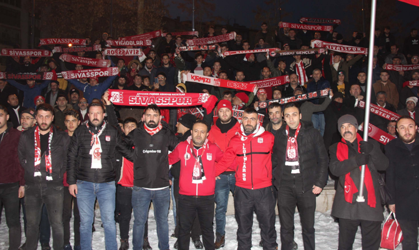 Sivassporlu taraftarlardan hakemlere yürüyüşlü tepki - Resim: 1