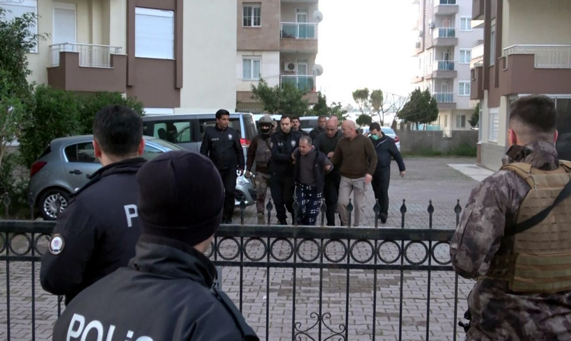 Antalya'da inanılmaz olay 'koronavirüslüyüm' diyerek polise tükürdü - Resim: 2