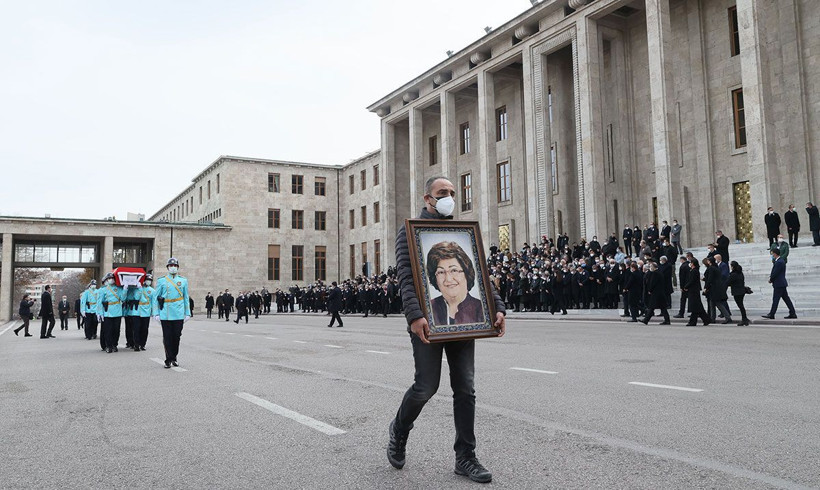 Güldal Akşit son yolculuğuna uğurlandı! Önce Meclis'te sonra Kocatepe'de tören yapıldı - Resim: 1
