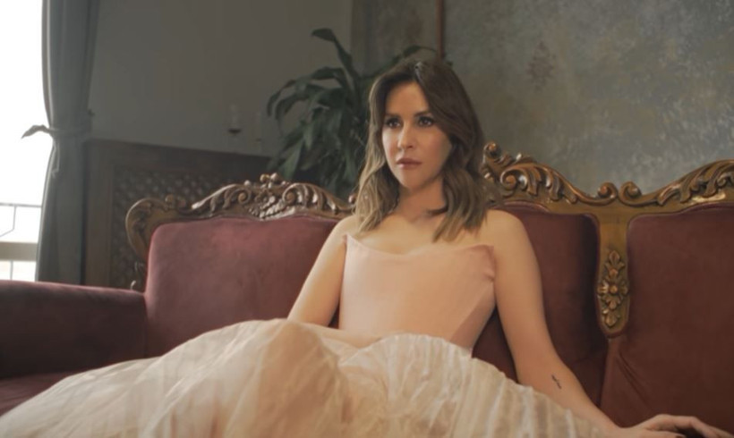 Gülşen'i de solladı Aynur Aydın 'popo' dekolteli eteğiyle sosyal medyayı yıktı geçti - Resim: 3