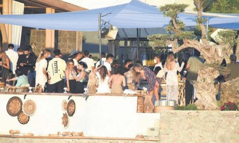 Survivor Öykü Çelik mini etekli İnstagram pozu yüzünden yerden yere vuruldu: Hani Karadeniz kızıydın! - Resim: 2