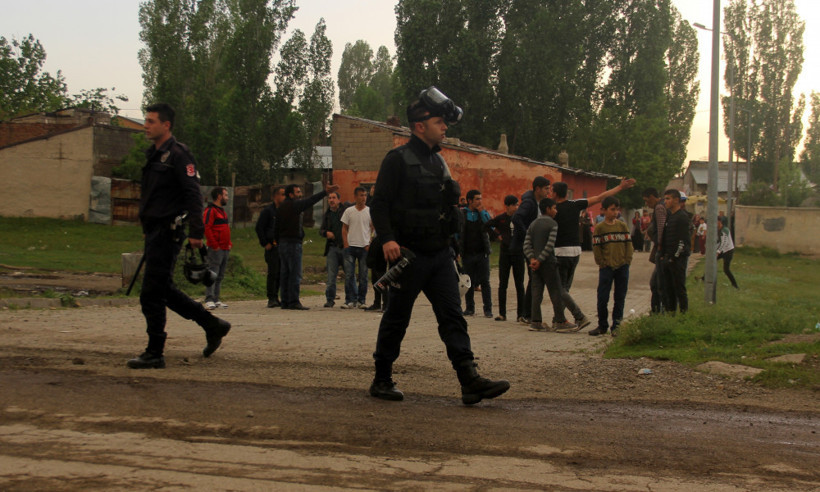 İki aşiretten 200 kişi birbirine girdi: Çok sayıda yaralı var! - Resim: 3