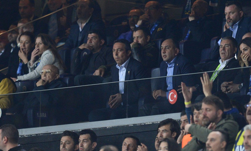Ali Koç derbinin son anlarında yerinde duramadı! - Resim: 1