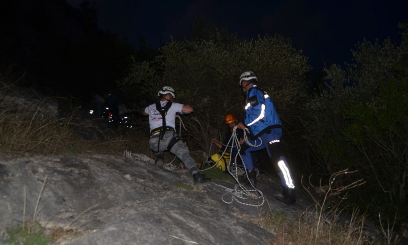 Samsun'da kayalıklarda selfie merakı sonu oluyordu - Resim: 2