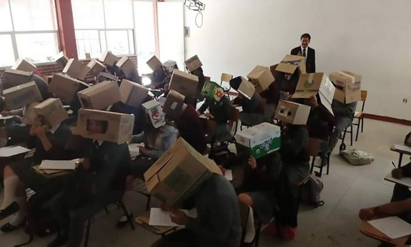 Hindistan'nın Hababam Sınıfı! Öğrenciler kapya çekmesin diye... - Resim: 1