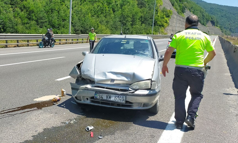 Tatilden İstanbul'a dönüş çileye döndü! Zincirleme trafik kazaları otobanı felç etti - Resim: 3