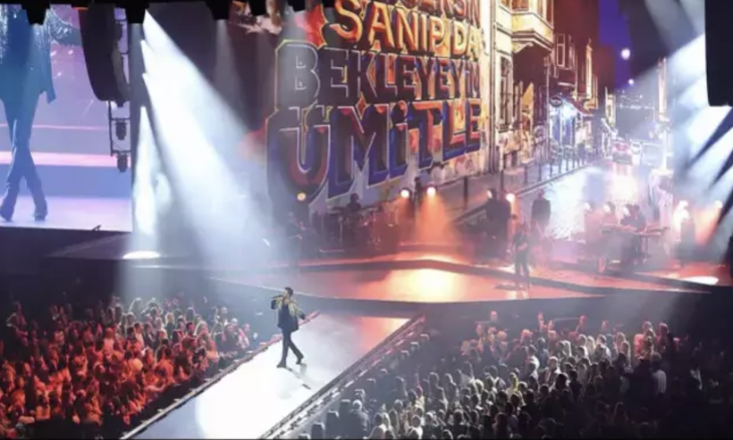 Hayranlığın böylesi! Tarkan'ın terli havlusunu alınca sevinç çığlıkları attı... - Resim: 4