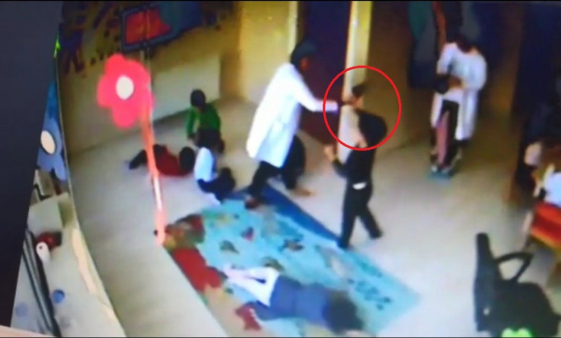 Kreşte kan donduran şiddet! Öğretmenlerin yaptıklarına bak... - Resim: 3