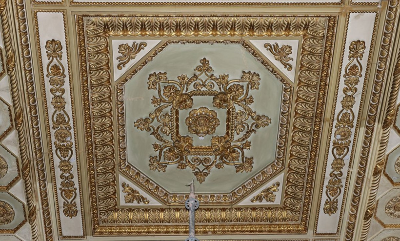 Dolmabahçe Sarayı'nda döşemenin altında bulundu hemen koruma altına alındı - Resim: 2