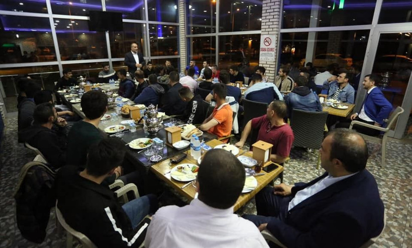 Canik Belediye Başkanı'ndan gençlere sürpriz davet  sahura bakın nasıl getirdi - Resim: 3