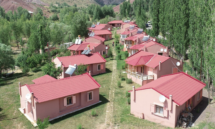 Tüm evler birbirinin aynısı! Sivas'ta ünlü iş adamı Bolucan köyünü yeniden inşa etti - Resim: 3