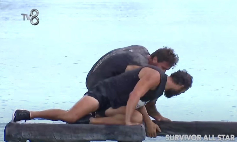 Evrim yere kapaklanıp bayıldı! Survivor'da yürekler ağza geldi ortalık karıştı: Ben sana temas edersem... - Resim: 3