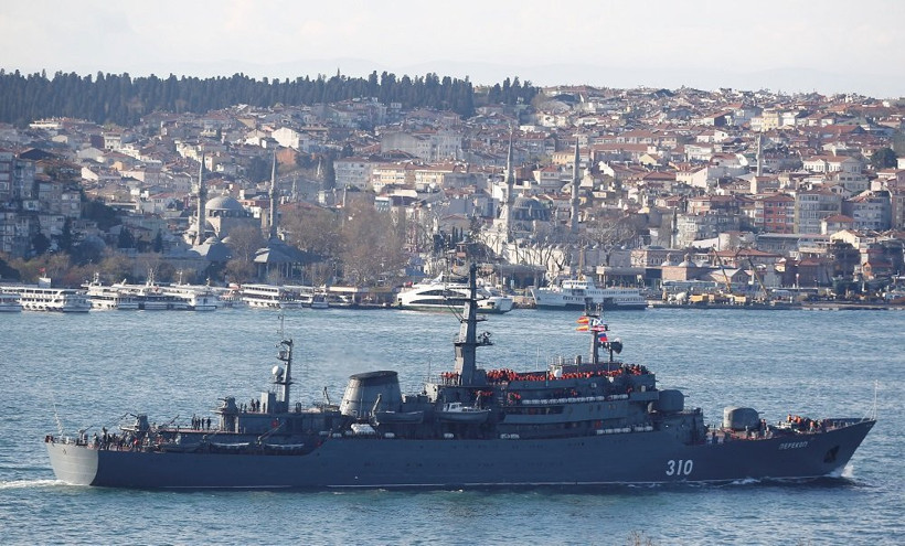 Rus gemisi Boğaz'dan böyle geçti! Güverteye dikkat... - Resim: 3