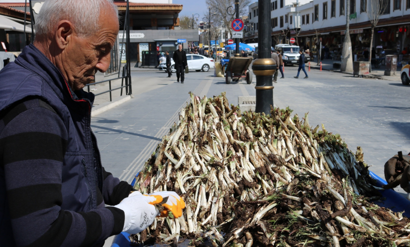 Diyarbakırlıların beklediği bitki pazara girdi günde 250 kilo satılıyor - Resim: 2