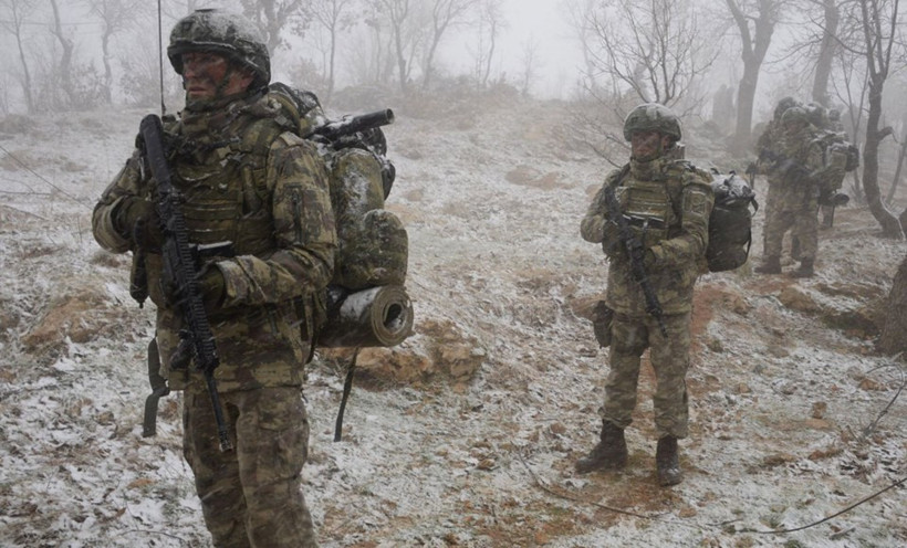 Komandolar karla kaplı dağlarda PKK operasyonunda - Resim: 2