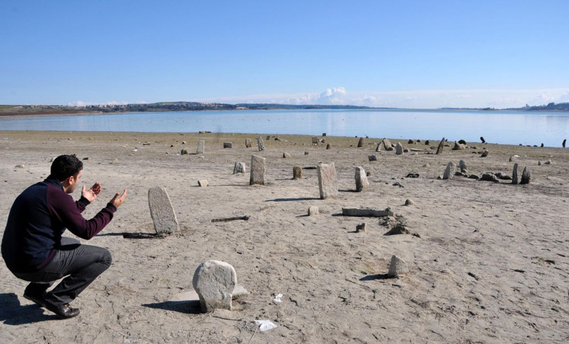 Adana'da göle kayıkla açılıp Fatiha okuyorlar! Bakın sebebi ne - Resim: 3