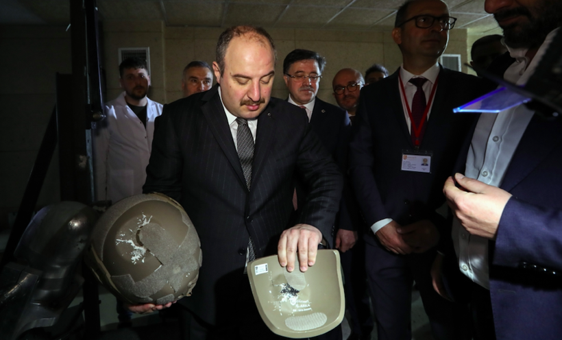 Zelenskiy'nin giydiği koruyucu kask ve yeleğin adresi Yozgat çıktı - Resim: 1