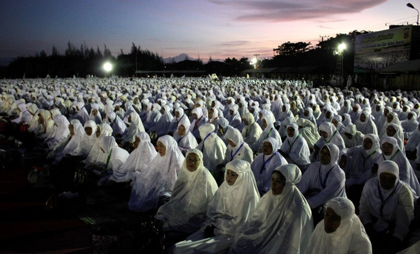 Endonezyalı müslümanlar dünya barışı için dua etti... - Resim: 1