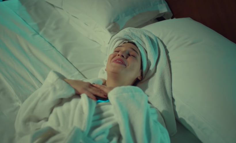 İstanbullu Gelin'de zıvanadan çıkaran bornozlu öpüşme! - Resim: 3