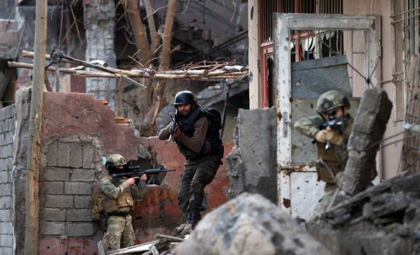 PKK bunu da yaptı! Kur'an'ın içine... - Resim: 4