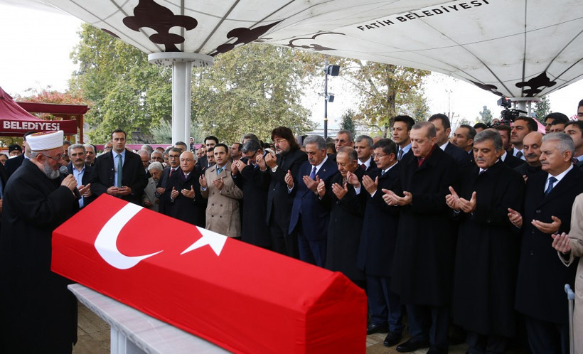 Hepsi birlikte tabutuna omuz verdi - Resim: 3