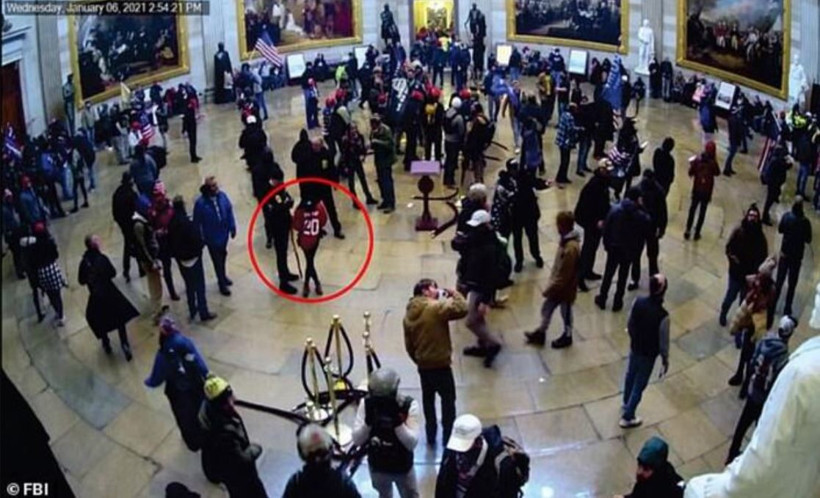 FBI dedektifi baskında eşini başka adamla görünce hayatının şokunu yaşadı - Resim: 4