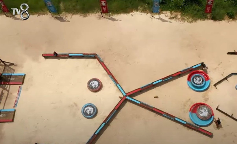 O lafı duyunca sinir küpüne döndü! Ayşe gözyaşlarına boğuldu: Survivor'da eleme adayı bakın kim? - Resim: 1