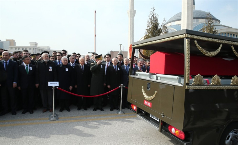 Şehit cenazesinde oldu! Yıldırım Bahçeli'nin elinden tutunca... - Resim: 4
