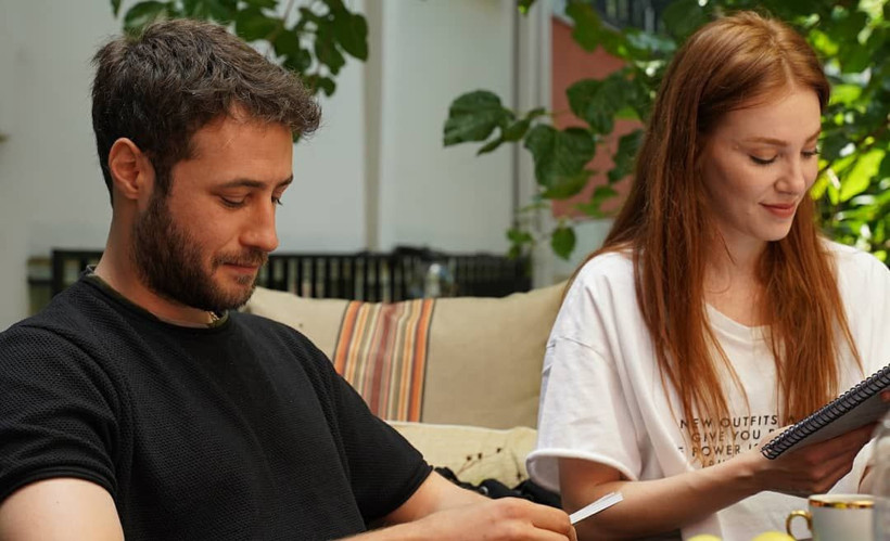 Elçin Sangu'nun yeni dizisi İyi Günde Kötü Günde'nin okuma provasından kareler geldi - Resim: 2