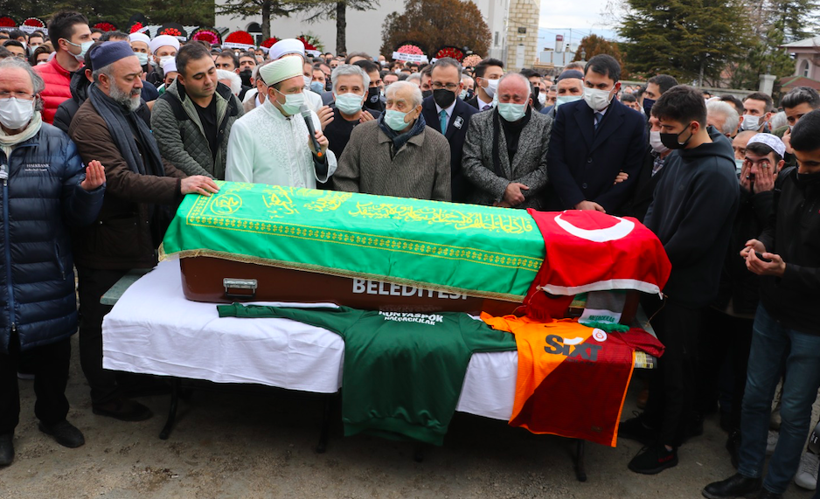 Futbolcu Ahmet Çalık'ın cenazesinde babasının feryadı yürekleri dağladı - Resim: 4