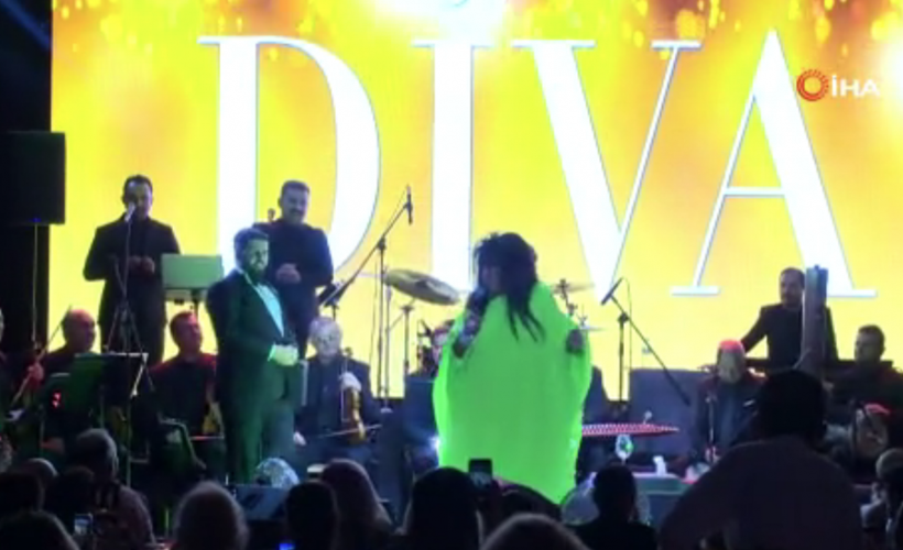 Bülent Ersoy sahnede orkestrasına dönüp ateş püskürdü: Aptal bunlar - Resim: 3