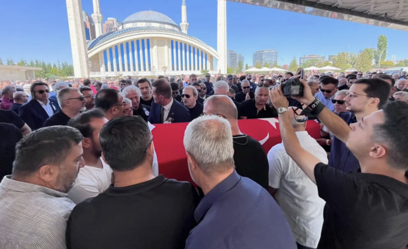 Oyuncu Serhat Kılıç Ankara'da son yolculuğuna uğurlandı! Cenazesine katılamayan rol arkadaşından acı dolu feryat - Resim: 6