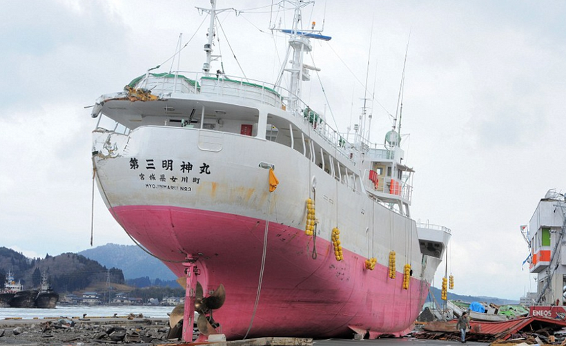 Tsunaminin simgesi gemi parçalanıyor - Resim: 3