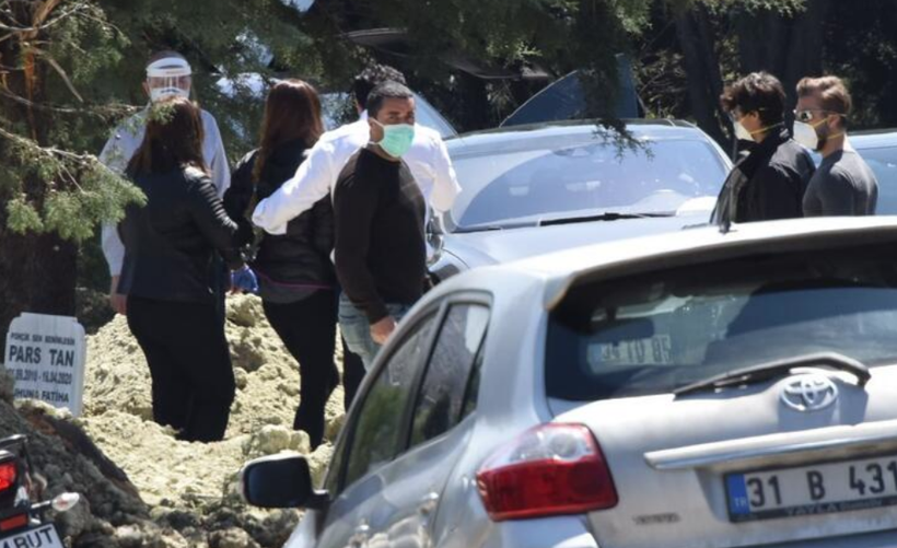 Ebru Şallı'nın evlat acısı! Oğlu Pars’ın mezar taşına yazdığı yürek burktu - Resim: 2