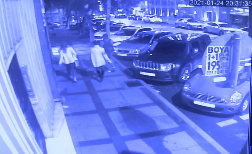 Beşiktaş'ta kağıt toplayıcısı dehşet saçtı! Sokak ortasında 3 kişiyi bıçakladı - Resim: 2