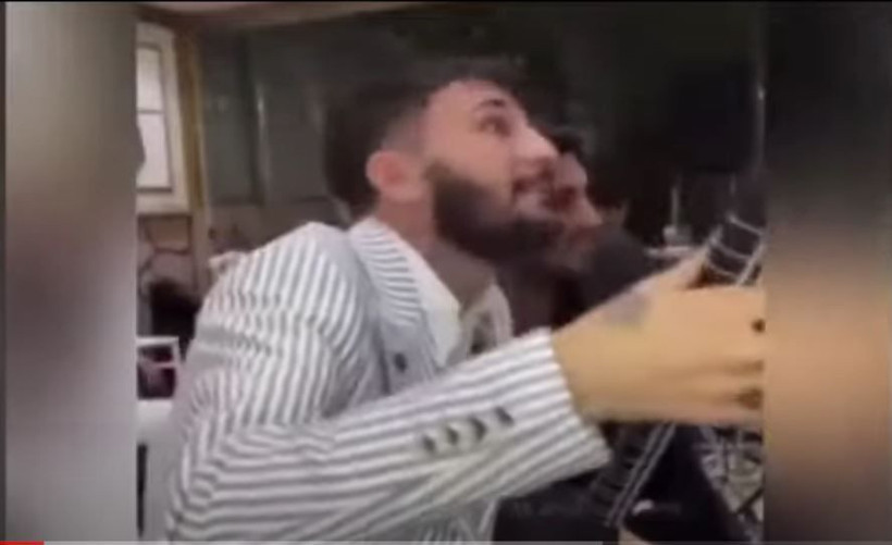 Gaziantep'te müzisyen Erdal Erdoğan'a 'istek parça' yüzünden tekme tokat saldırı - Resim: 1