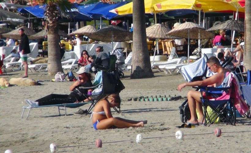 Muğla'da vatandaşlar plajlara akın ettiler! Denizin keyfini çıkardılar - Resim: 2