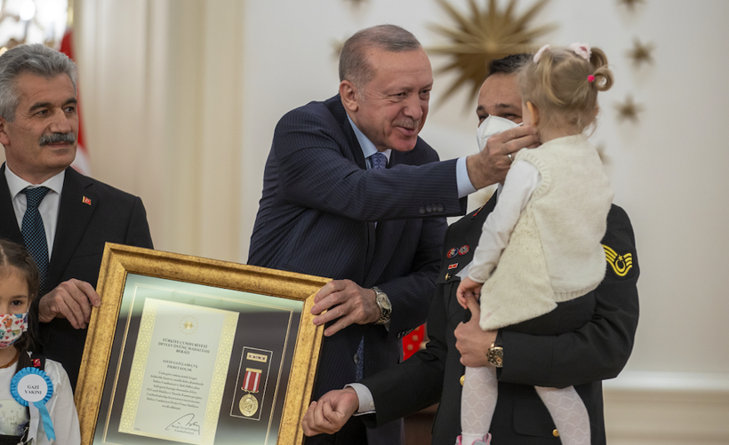 Afrin gazisi beratını almaya 2,5 yaşındaki oğluyla geldi duygulu anlar yaşandı - Resim: 1