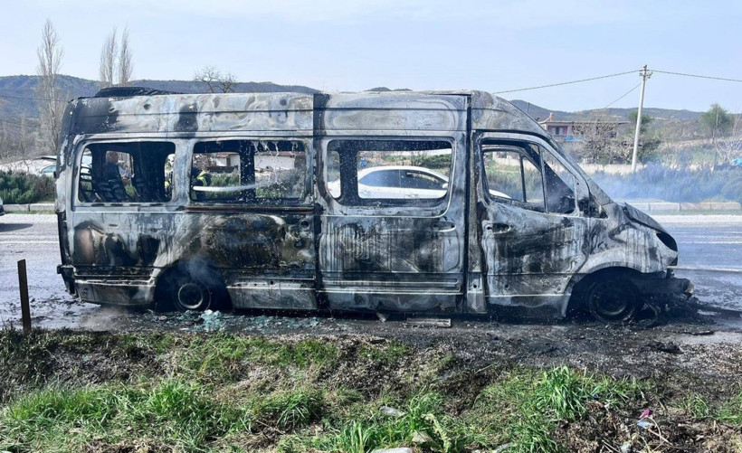 Seyir halinde cayır cayır yandı! Geriye metal yığını kaldı! - Resim: 4