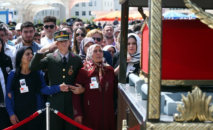 Şehit cenazesinde bir ilk yaşandı! - Resim: 4