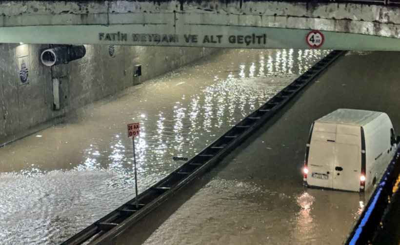 41 yılın afeti İstanbul'u vurdu, böylesi ilk kez oldu! Film sahnesi değil hepsi gerçek - Resim: 19