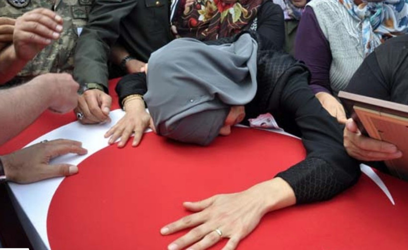 Şehit annesi dimdik ayakta durdu ve öyle sözler söyledi ki... - Resim: 3