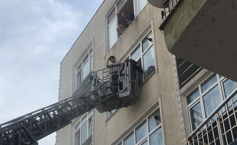İstanbul'da 20 kişi yangında mahsur kaldı - Resim: 4