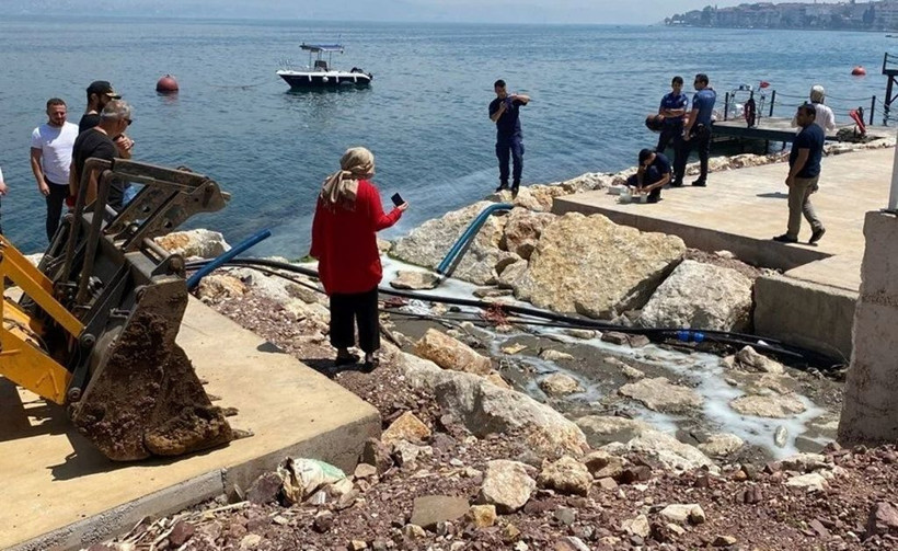 Marmara Denizi'nde korkutan görüntü! Beyaz sıvı... - Resim: 1