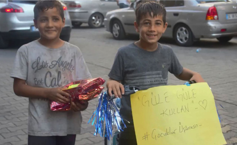 Kağıt toplayan kardeşlerin hayalindeki bisiklet konteynerden çıktı - Resim: 3