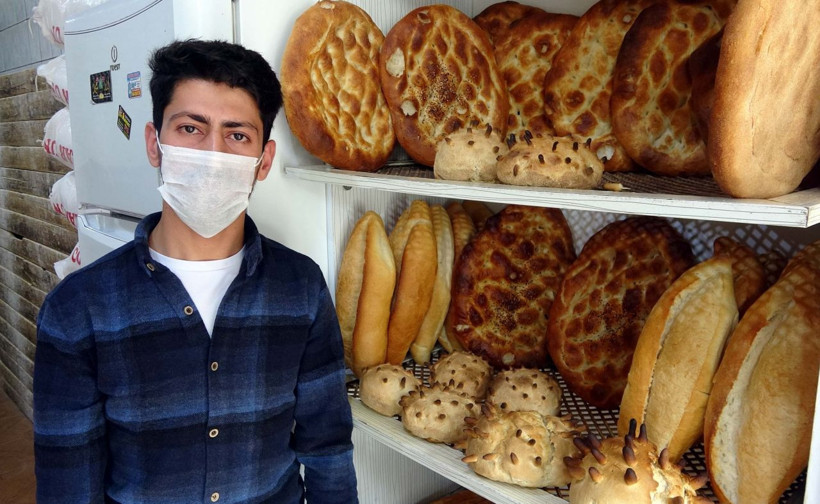 Van'da koronavirüse farkındalık yaratmak için ekmeğini yaptı - Resim: 3