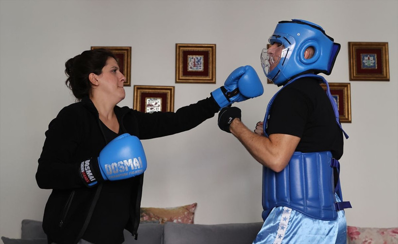 Ekmek parasını 11 yıldır dayak yiyerek çıkarıyor! Erkek kadın farketmiyor - Resim: 4